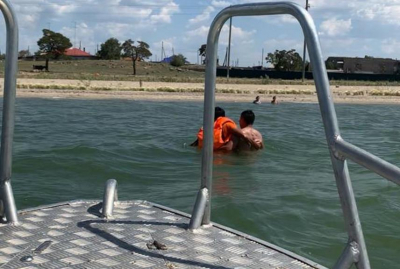 Тонувшего мужчину спасли в Зеренде