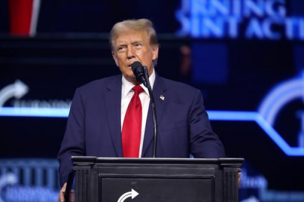 Трамп пообещал вернуть связанные с нефтью санкции против России после стабилизации цен на энергоресурсы