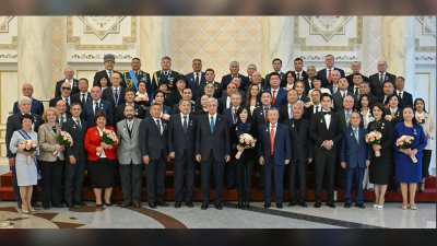 Токаев вручил орден сотруднику АО &quot;АрселорМиттал Темиртау&quot;