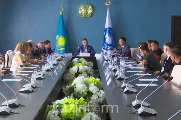Встречи с населением провел сенатор Больгерт в Карагандинской области