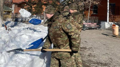 23 марта – Тазару күні: Гвардейцы очистили территорию детского дома от снега