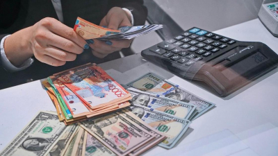 Доллар подорожал почти на 2 тенге на бирже в Казахстане