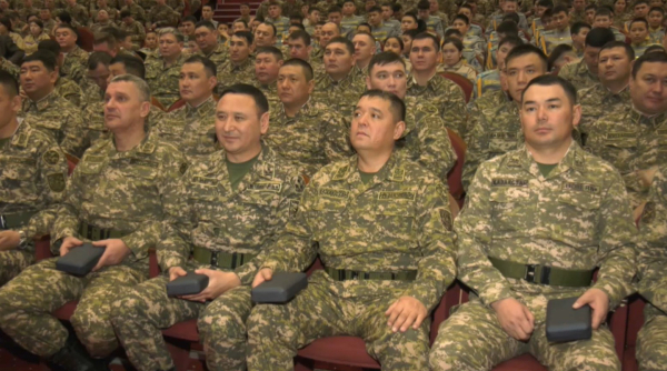 В военнослужащих Казахстана усиливают выносливость и моральную устойчивость