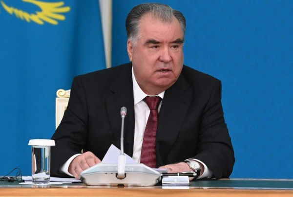 Казахстан пригласили осваивать нефтегазоносные площади Таджикистана