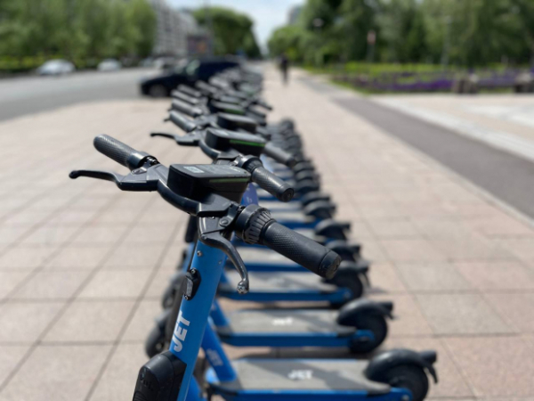 В Казахстане ужесточат правила использования электрических самокатов