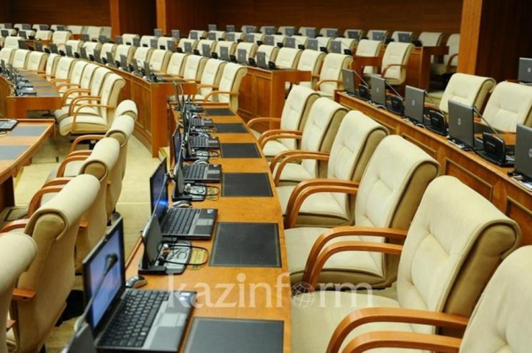 Депутаты Парламента РК ушли на каникулы