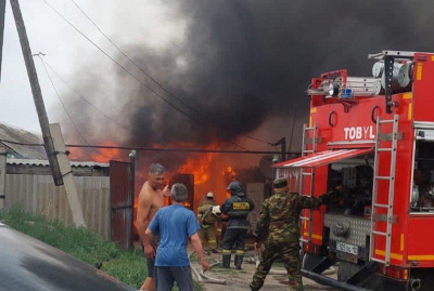 Мужчина спас ребенка из огня до приезда пожарных в Костанае