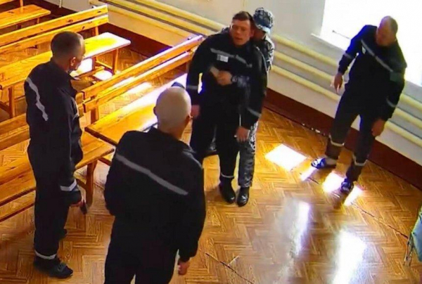 Подавился конфетой: осужденного спасли от удушья в Караганде