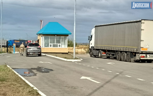 КНБ сделал заявление по скоплению транспорта на границе с Россией