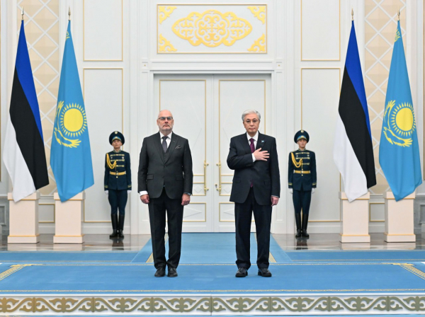 Президента Эстонии встречают в Акорде