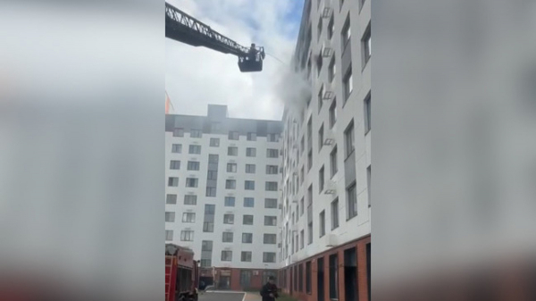 Пожар начался в многоэтажном жилом доме в Астане