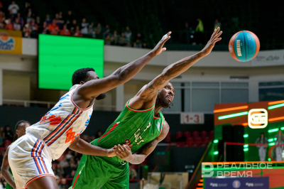 Бенефис Рейнольдса и валидольный клатч: УНИКС дома вырвал победу у &laquo;Пармы&raquo;