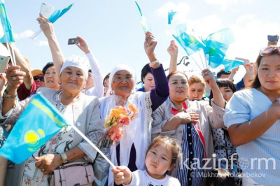 В Казахстане доля стариков и детей превысила 42%