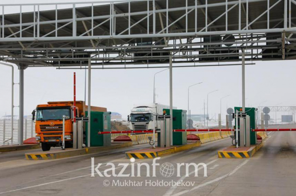 Скопление грузового автотранспорта фиксируется на границе Казахстана с Кыргызстаном