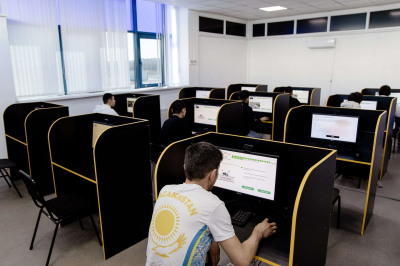 Поступление в вузы Казахстана 2025: опубликован календарь приёма документов и экзаменов