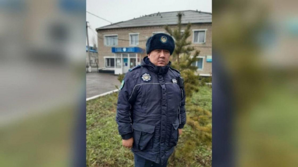 "Обладает особой убедительностью": мужчина бросил пить после бесед с участковым в СКО