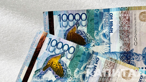 Средневзвешенный курс доллара на бирже составил 516,50 тенге