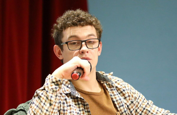 Звезда "Слова пацана" устроил дебош в ресторане и покусал официантку