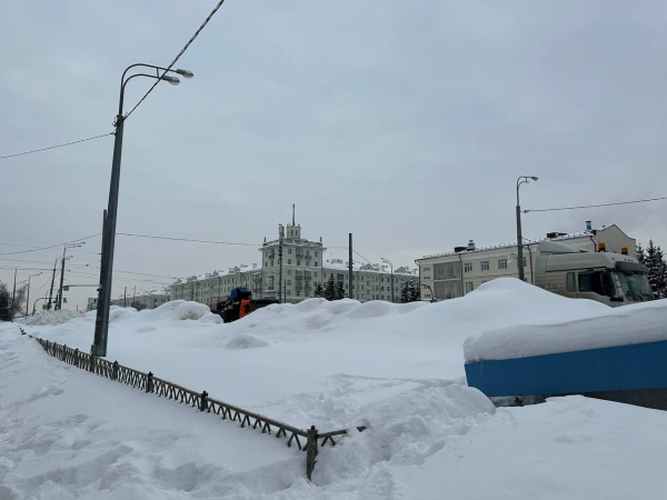 Города и районы Татарстана устраняют последствия аномальных снегопадов