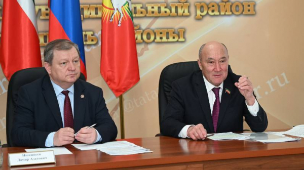 Ахметов предложил открыть центр по изучению чувашского языка в школе Нурлатского района