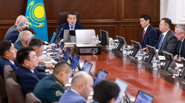 Все разваливается – Алихан Смаилов раскритиковал состояние спортобъектов