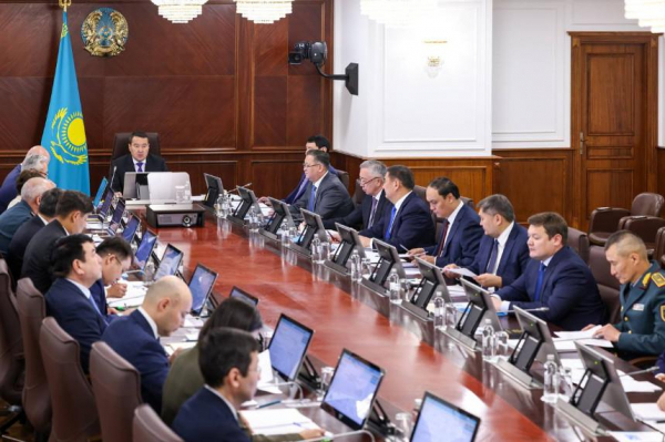 Алихан Смаилов пригрозил увольнениями за срывы в подготовке к отопительному сезону