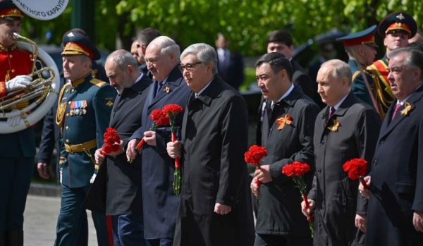 Касым-Жомарт Токаев посетил в Москве военный парад по случаю Дня Победы