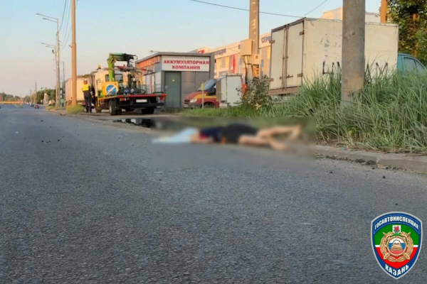 В Казани мужчина на мопеде врезался в фонарный столб и погиб