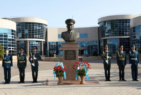 Память легендарного генерала Сагадата Нурмагамбетова почтили в Вооруженных силах РК