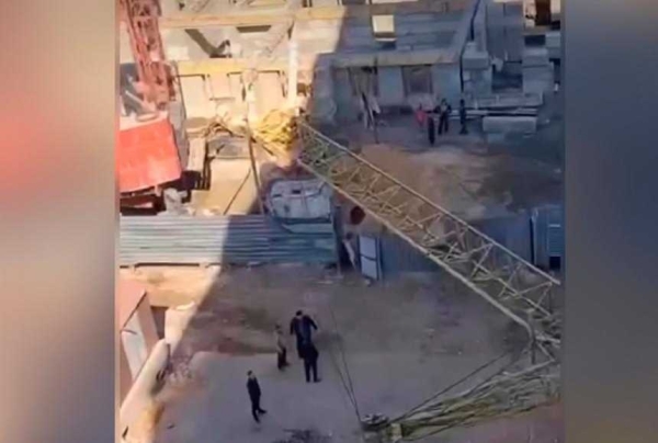 Башенный кран упал в Кокшетау, погиб мужчина