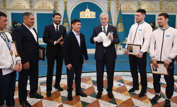 Глава государства принял призеров чемпионата мира по боксу