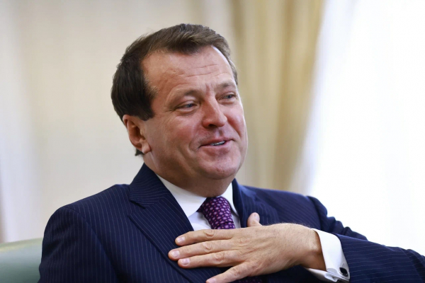 Средняя зарплата в Казани превысила 106 тысяч рублей, заявил Метшин