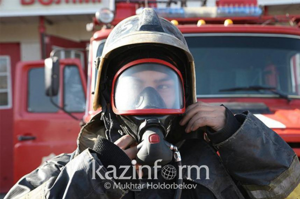 Пожарные предотвратили взрыв газовых и кислородных баллонов в Житикаре