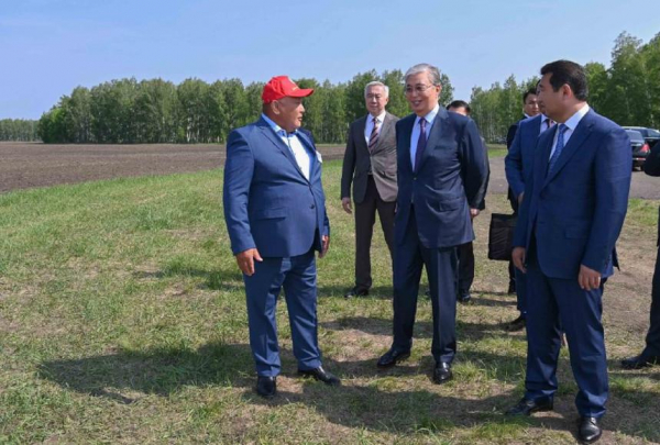 Касым-Жомарт Токаев ознакомился с ходом весенне-посевной кампании в СКО